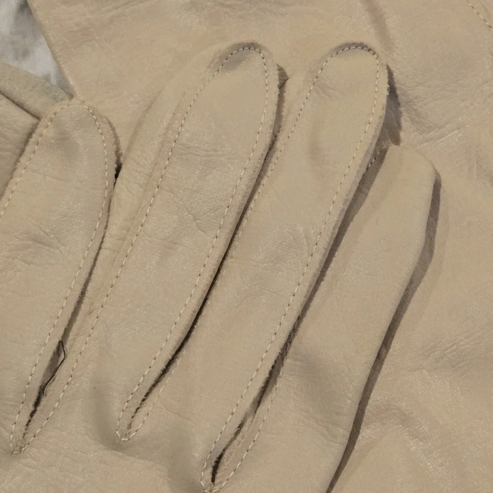 🤎 Vintage Van Raalte Tan Gloves – Size 7.5, Med-Large – Made in USA
